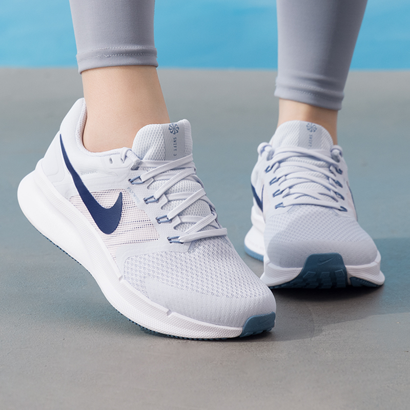 รองเท้าผู้หญิง Nike รุ่นดั้งเด - Lightweight Road Running Shoes บทวิจารณ์และราคา