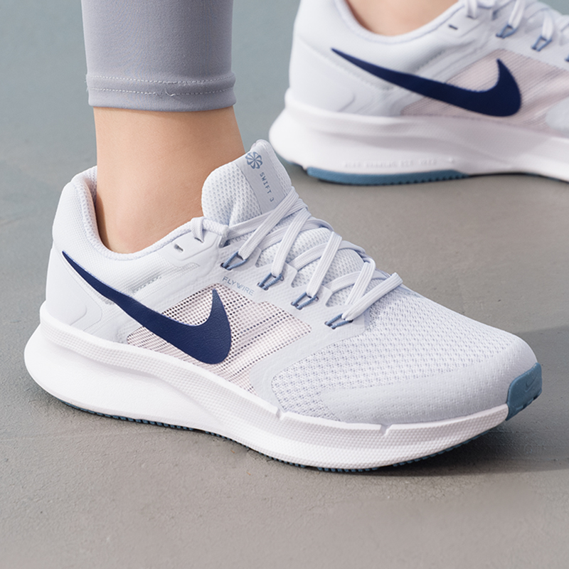 รองเท้าผู้หญิง Nike รุ่นดั้งเด - Lightweight Road Running Shoes บทวิจารณ์และราคา