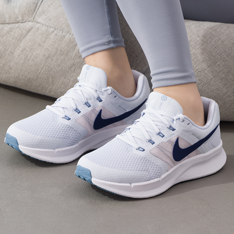 รองเท้าผู้หญิง Nike รุ่นดั้งเด - Lightweight Road Running Shoes บทวิจารณ์และราคา