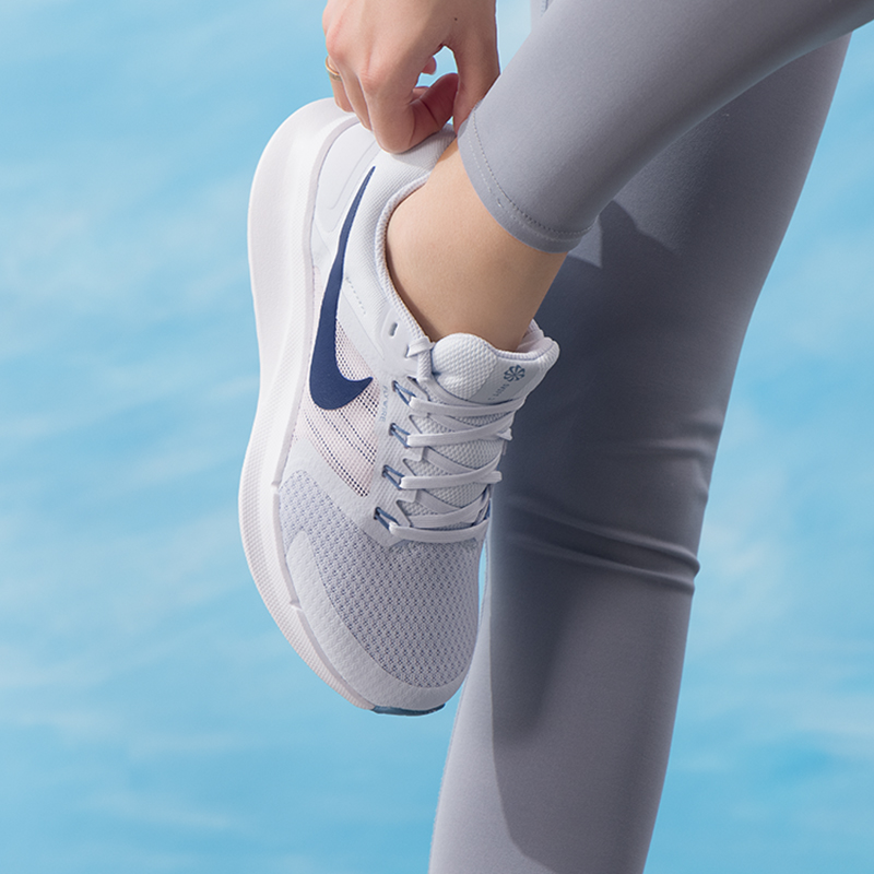 รองเท้าผู้หญิง Nike รุ่นดั้งเด - Lightweight Road Running Shoes บทวิจารณ์และราคา